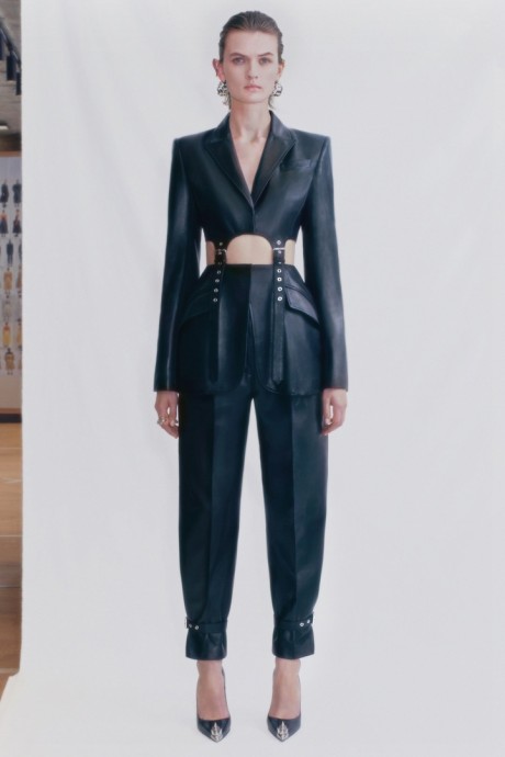 Коллекция Alexander McQueen Ready-To-Wear Весна-Лето 2021