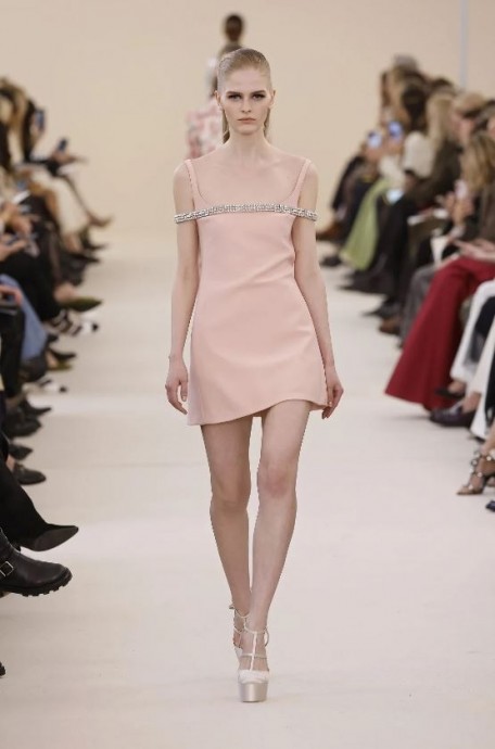 Коллекция Giambattista Valli Ready-To-Wear Fall/Winter 2024 Paris