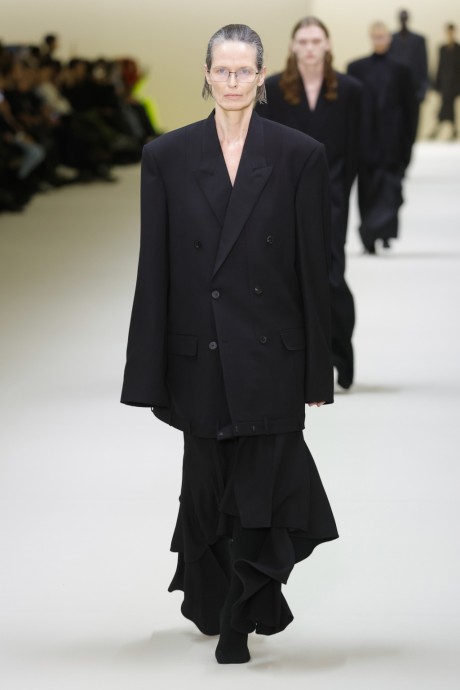 Коллекция Balenciaga Ready-To-Wear Осень-Зима 2023-2024 Коллекция Balenciaga Ready-To-Wear Осень-Зима 2023-2024