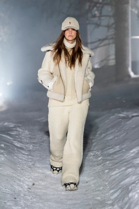 Обзор коллекции Moncler Grenoble fall 2024 ready-to-wear Обзор коллекции Moncler Grenoble fall 2024 ready-to-wear