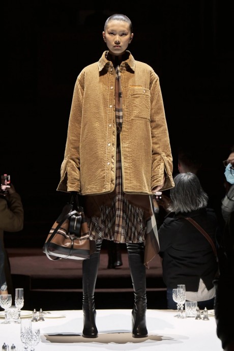 Коллекция Burberry Ready-To-Wear Осень-Зима 2022/2023