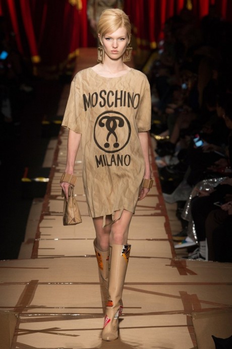 Модели коллекции Moschino