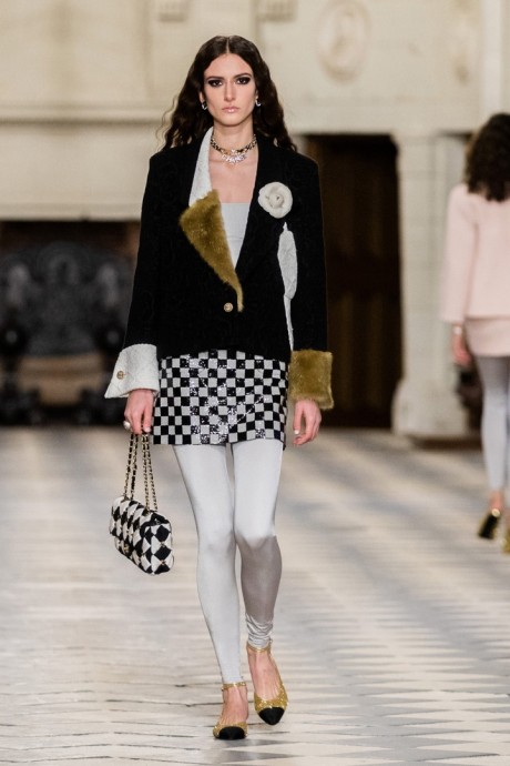 Коллекция Chanel Pre-Fall Осень-Зима 2021/2022