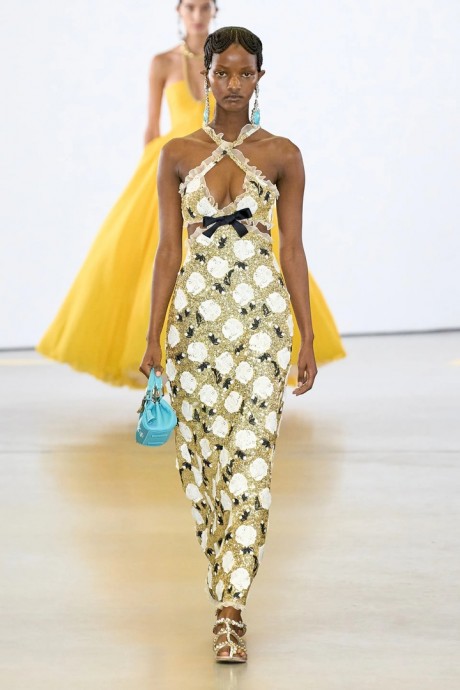 Коллекция Giambattista Valli Ready-To-Wear Весна-Лето 2023 Коллекция Giambattista Valli Ready-To-Wear Весна-Лето 2023