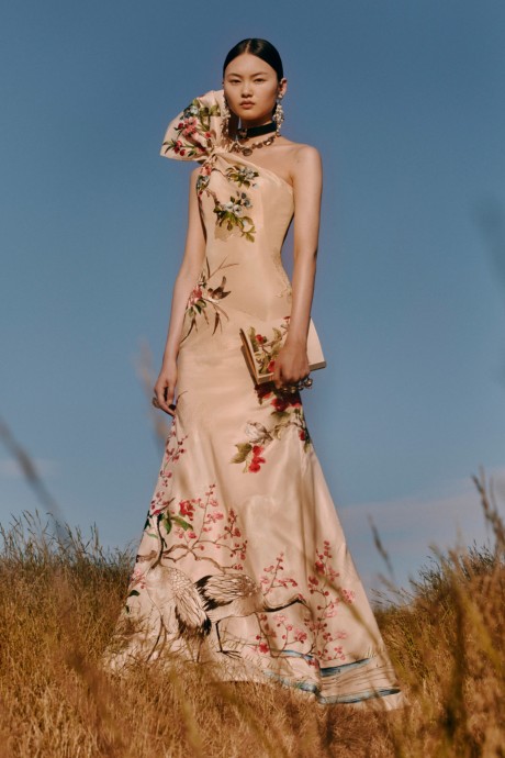 Модели коллекции Alexander McQueen Resort