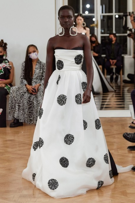 Коллекция Carolina Herrera Ready-To-Wear Весна-Лето 2022