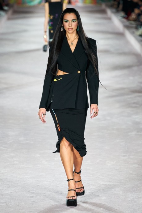 Коллекция Versace Ready-To-Wear Весна-Лето 2022