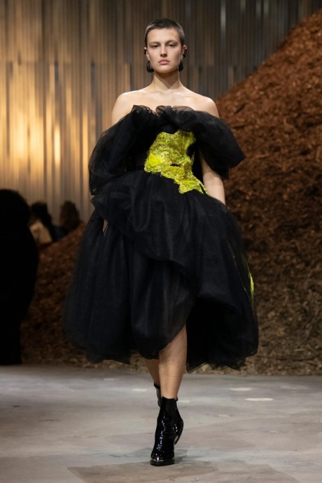 Коллекция Alexander McQueen Ready-To-Wear Осень-Зима 2022/2023