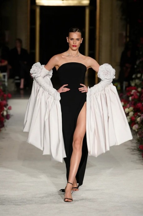 Коллекция Christian Siriano Ready-To-Wear Осень-Зима 2023 Коллекция Christian Siriano Ready-To-Wear Осень-Зима 2023