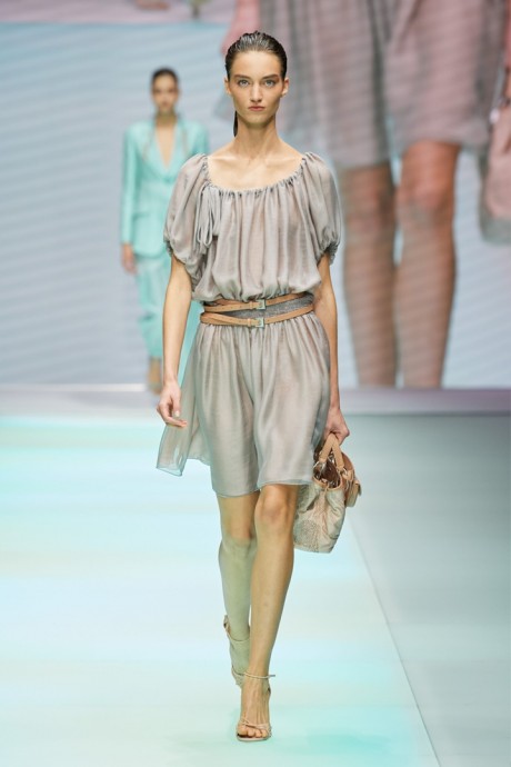 Коллекция Emporio Armani Ready-To-Wear Весна-Лето 2022 Коллекция Emporio Armani Ready-To-Wear Весна-Лето 2022
