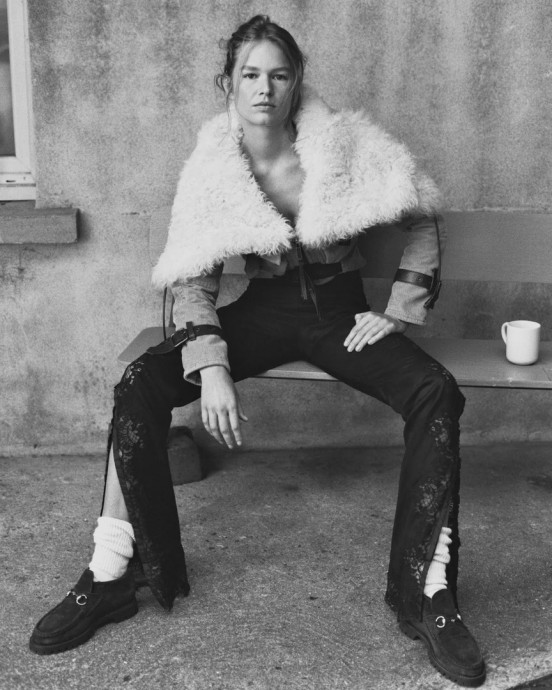 Анна Эверс (Anna Ewers) в фотосессии для журнала Vogue Italia (2023)