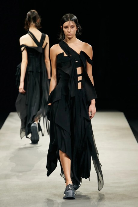 Коллекция Yohji Yamamoto Ready-To-Wear 2023