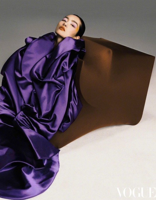 Китайская топ-модель Фэйфэй Сун на обложках Vogue China за май 2025