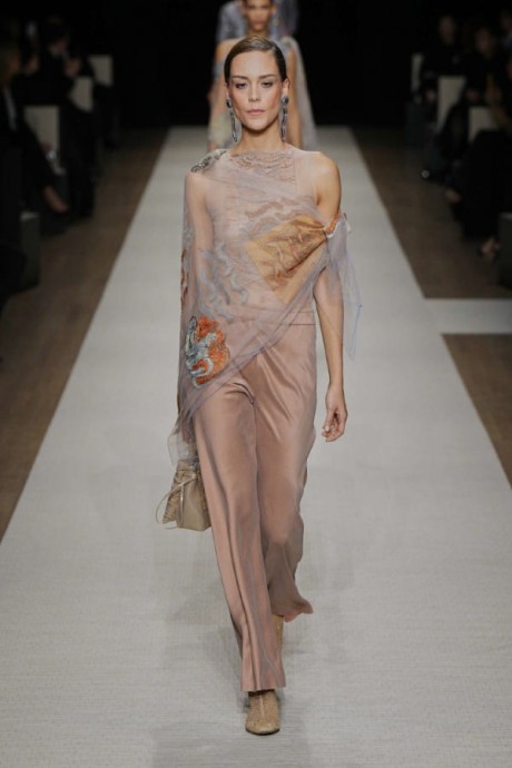 Коллекция Giorgio Armani Ready-To-Wear Весна-Лето 2025 Коллекция Giorgio Armani Ready-To-Wear Весна-Лето 2025