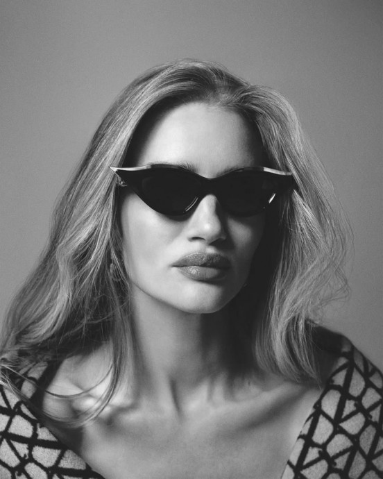 Роузи Хантингтон-Уайтли (Rosie Huntington-Whiteley) в фотосессии для CR Fashion Book (2023)