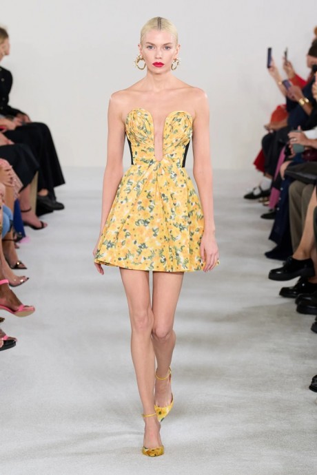 Коллекция Carolina Herrera Ready-To-Wear Весна-Лето 2023 Коллекция Carolina Herrera Ready-To-Wear Весна-Лето 2023