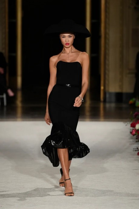 Коллекция Christian Siriano Ready-To-Wear Осень-Зима 2023 Коллекция Christian Siriano Ready-To-Wear Осень-Зима 2023