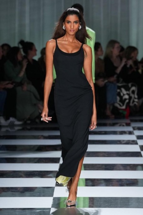 Коллекция Versace Ready-To-Wear Весна-Лето 2024