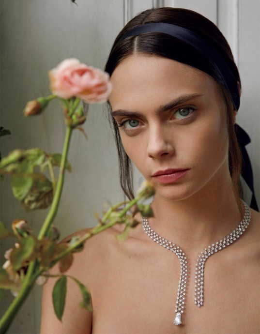 Кара Делевинь (Cara Delevingne) в фотосессии для журнала Vogue Japan