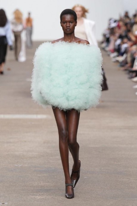 Коллекция Stella McCartney Ready-To-Wear Весна-Лето 2025 Коллекция Stella McCartney Ready-To-Wear Весна-Лето 2025