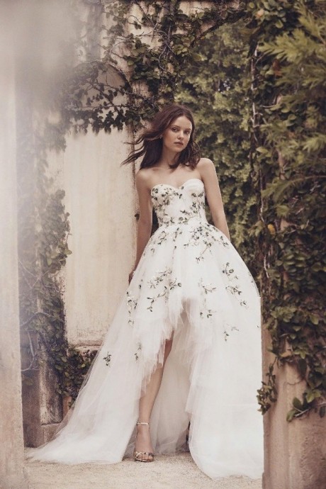 Воздушная легкость свадебных платьев из коллекции Весна-лето 2020 от Monique Lhuillier