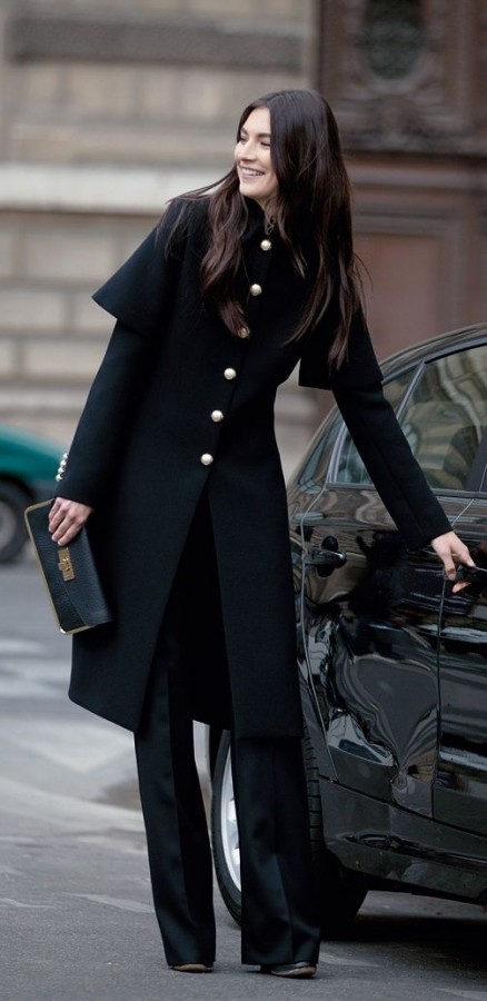 Look! В черном!