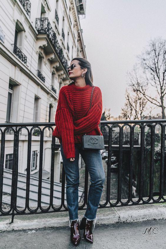 Look! Lady in red! Look! Lady in red!
