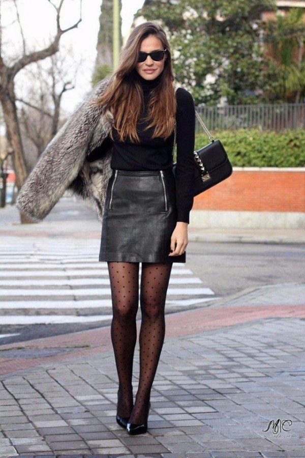 Look! Lady in black! Look! Lady in black!