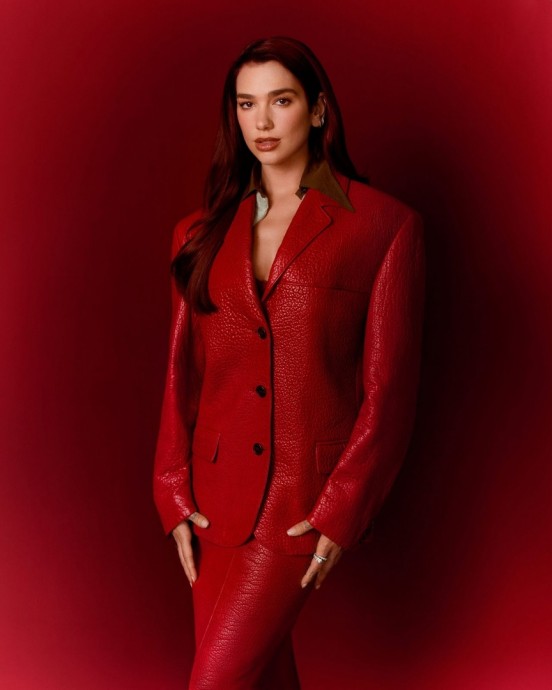 Дуа Липа (Dua Lipa) в фотосессии для журнала Los Angeles Times Дуа Липа (Dua Lipa) в фотосессии для журнала Los Angeles Times
