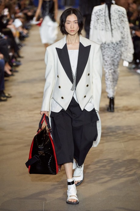 Коллекция Louis Vuitton Ready-To-Wear Весна-Лето 2022 Коллекция Louis Vuitton Ready-To-Wear Весна-Лето 2022