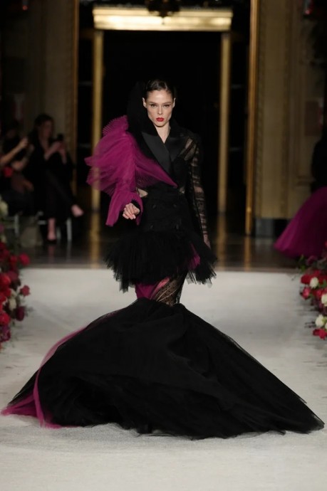 Коллекция Christian Siriano Ready-To-Wear Осень-Зима 2023 Коллекция Christian Siriano Ready-To-Wear Осень-Зима 2023