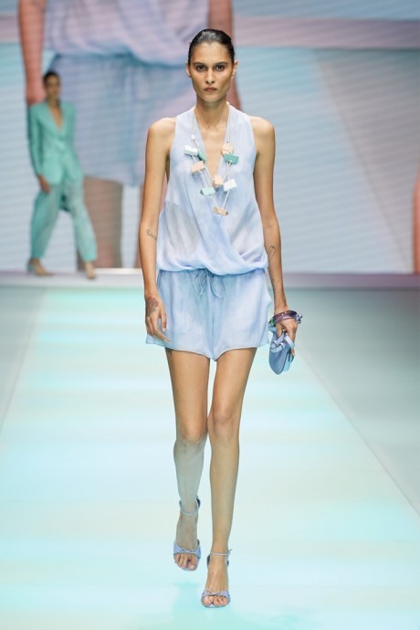 Коллекция Emporio Armani Ready-To-Wear Весна-Лето 2022 Коллекция Emporio Armani Ready-To-Wear Весна-Лето 2022