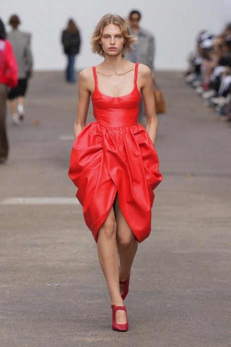 Коллекция Stella McCartney Ready-To-Wear Весна-Лето 2025 Коллекция Stella McCartney Ready-To-Wear Весна-Лето 2025