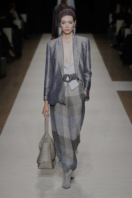 Коллекция Giorgio Armani Ready-To-Wear Весна-Лето 2025 Коллекция Giorgio Armani Ready-To-Wear Весна-Лето 2025