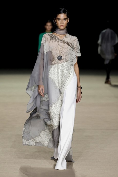 Высокая мода Carla Zampatti Resort 2025