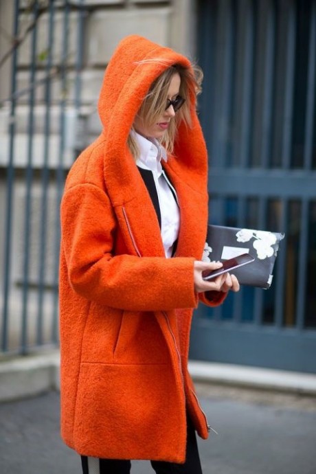 Яркие оранжевые пальто