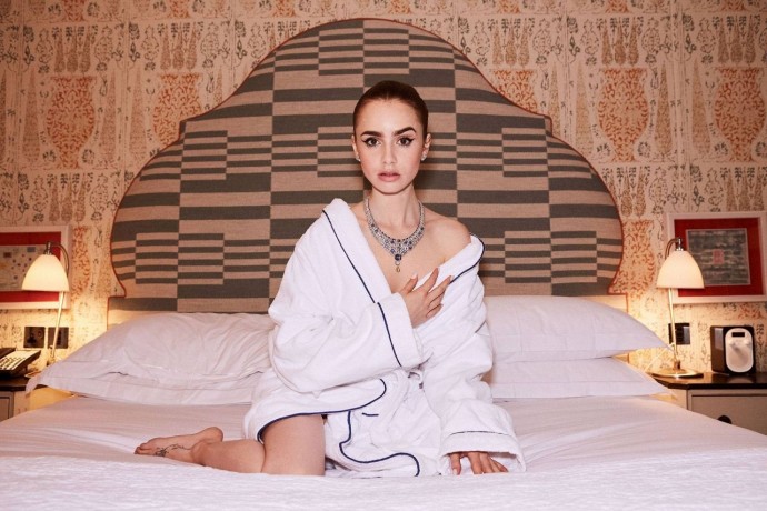 Лили Коллинз (Lily Collins) в фотосессии для журнала Vogue UK