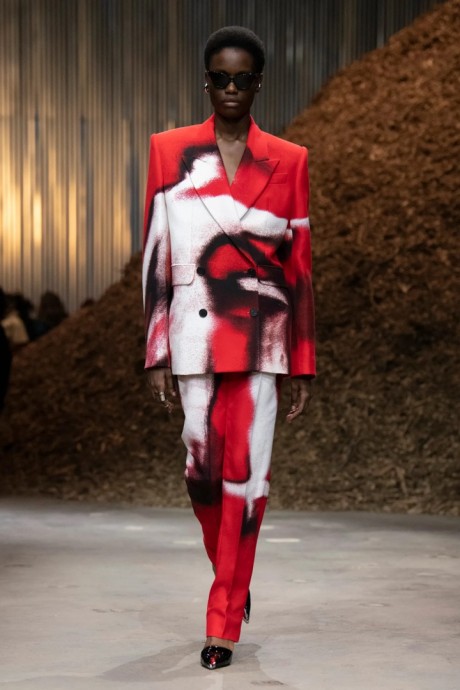 Коллекция Alexander McQueen Ready-To-Wear Осень-Зима 2022/2023 Коллекция Alexander McQueen Ready-To-Wear Осень-Зима 2022/2023