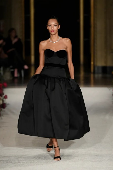 Коллекция Christian Siriano Ready-To-Wear Осень-Зима 2023 Коллекция Christian Siriano Ready-To-Wear Осень-Зима 2023