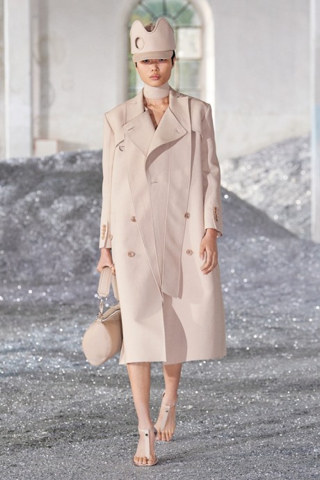 Коллекция Burberry Ready-To-Wear Весна-Лето 2022