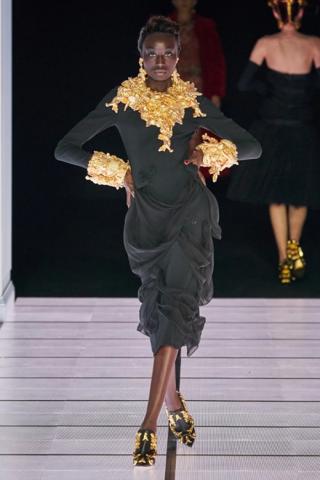 Коллекция Moschino Ready-To-Wear Осень-Зима 2022/2023 Коллекция Moschino Ready-To-Wear Осень-Зима 2022/2023