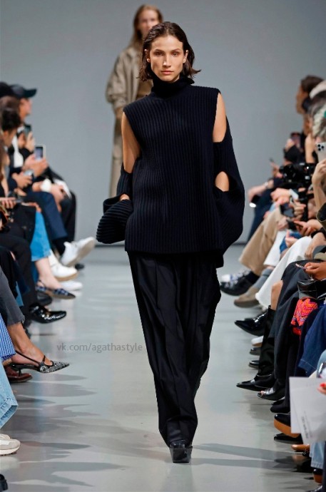 Модели коллекции Peter Do Ready To Wear Spring/Summer 2024 Paris Модели коллекции Peter Do Ready To Wear Spring/Summer 2024 Paris
