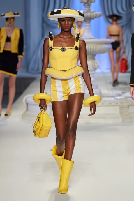 Коллекция Moschino Ready-To-Wear Весна-Лето 2023