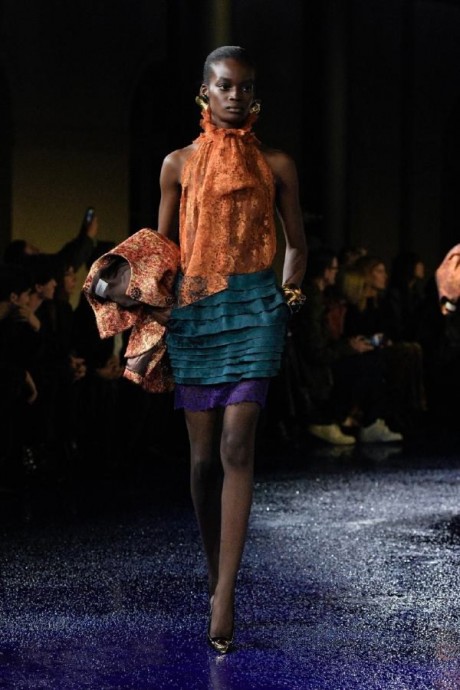 Коллекция Saint Laurent Ready-To-Wear Весна-Лето 2025 Коллекция Saint Laurent Ready-To-Wear Весна-Лето 2025