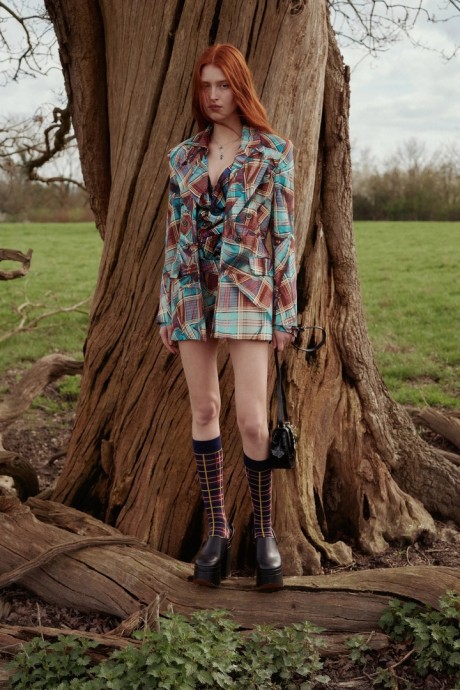 Обзор коллекции Vivienne Westwood Fall 2024 Ready-to-Wear Обзор коллекции Vivienne Westwood Fall 2024 Ready-to-Wear