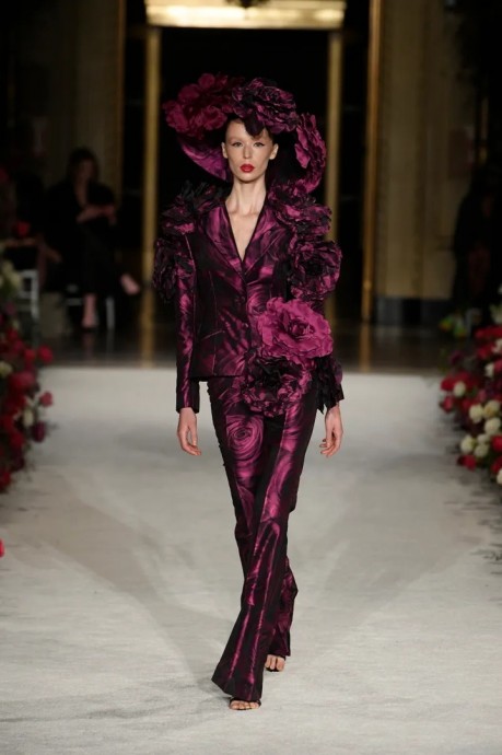 Коллекция Christian Siriano Ready-To-Wear Осень-Зима 2023 Коллекция Christian Siriano Ready-To-Wear Осень-Зима 2023