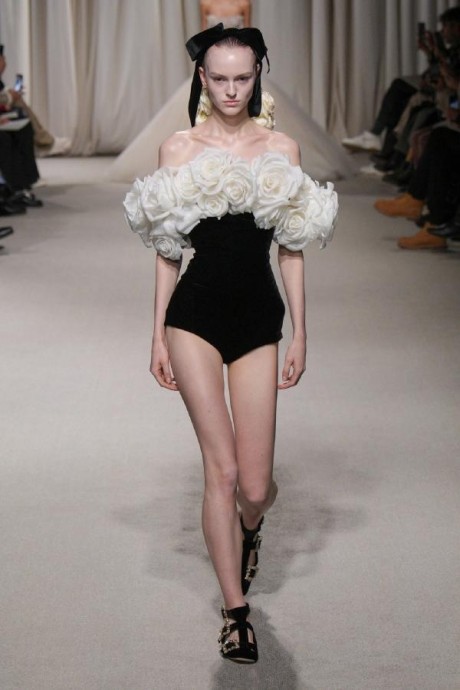 Коллекция Giambattista Valli Haute Couture Весна-Лето 2024 Коллекция Giambattista Valli Haute Couture Весна-Лето 2024