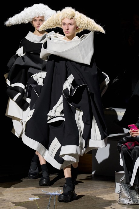 Осенняя коллекция Comme des Garçons 2023 ready-to-wear