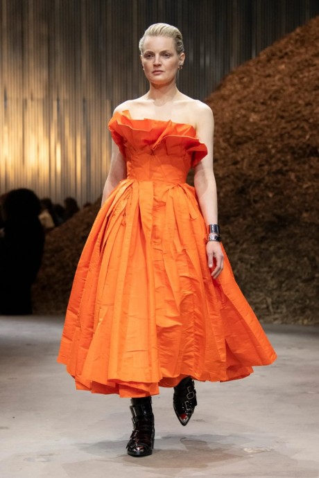 Коллекция Alexander McQueen Ready-To-Wear Осень-Зима 2022/2023 Коллекция Alexander McQueen Ready-To-Wear Осень-Зима 2022/2023