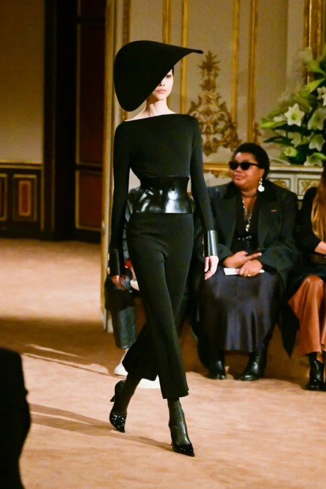 Коллекция Schiaparelli Ready-To-Wear Осень-Зима 2023-2024 Коллекция Schiaparelli Ready-To-Wear Осень-Зима 2023-2024